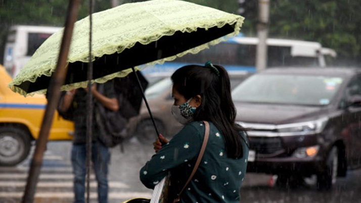 Kolkata soaked in untimely rain