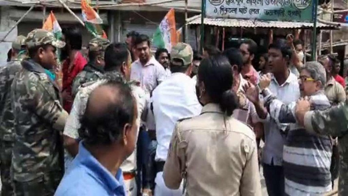 Demonstration of SSC candidates in front of the Chief Minister's house