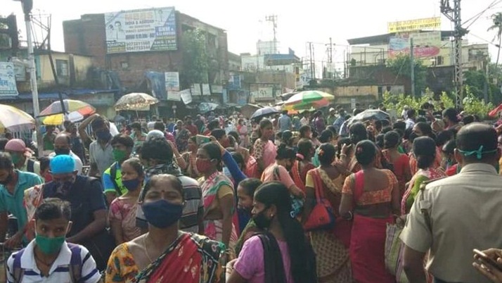 Local Train: Demonstration in Sonarpur demanding to run local train