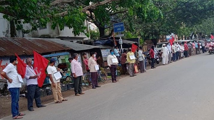 Farmers of Bengal also staged a dharna in front of the Parliament House in Delhi from July 22