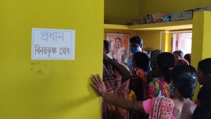 Protests in Burdwan over not getting 100 days work
