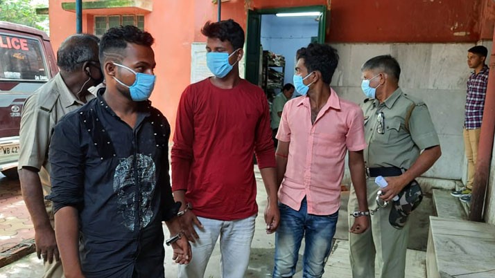 Mysterious young woman trapped in hijacked car, arrested 3