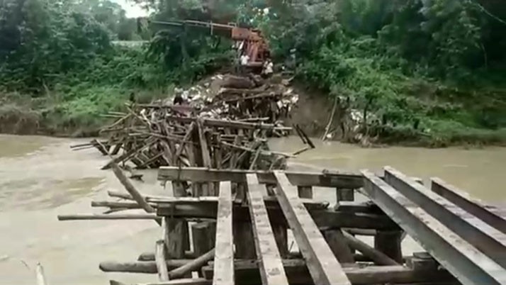 Heavy rains inundate several areas of East Burdwan, submerge wooden bridges