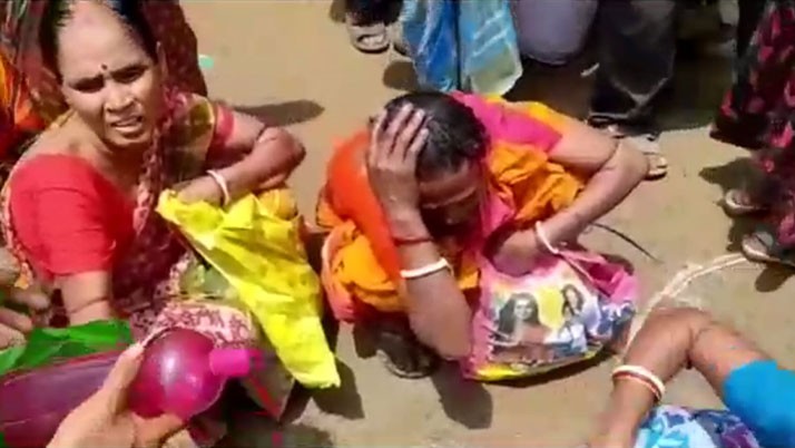 On the first day of the duyare sarkar government program, extreme chaos prevailed in Burdwan and Bhatar