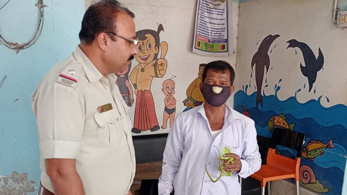A rare species of chameleon rescued in East Burdwan was handed over to the police by a day laborer