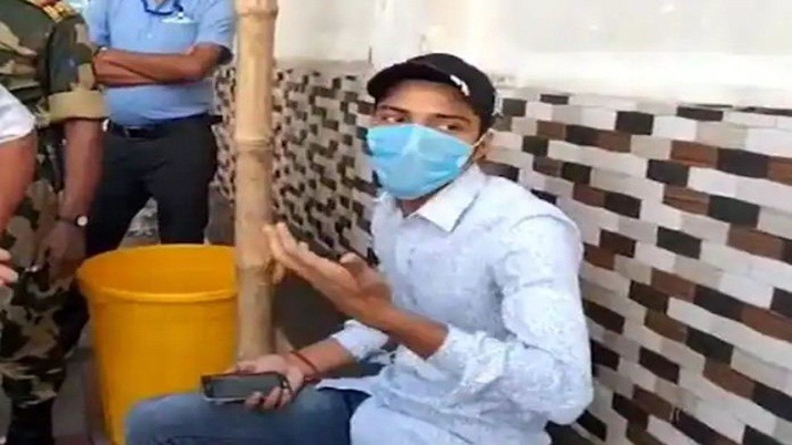 Fake Voter: Dhundhumar Khalsa High School surrounded by fake voters