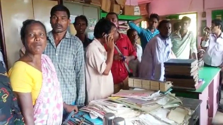 Memari Samabay: Consumers erupt in protest at Memari Samabay