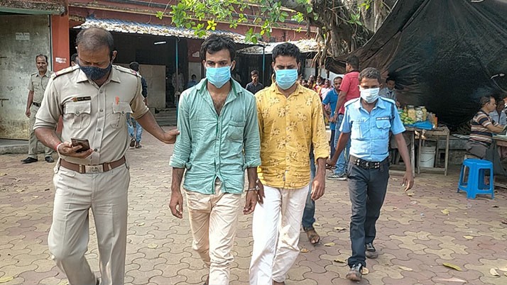 Two drug traffickers from Vinh State were arrested in Katwa with banned syrup
