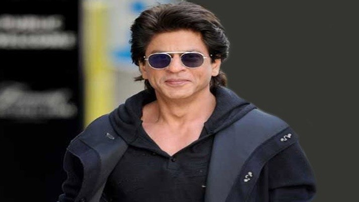 King Khan turns 56, happy face in Mannat