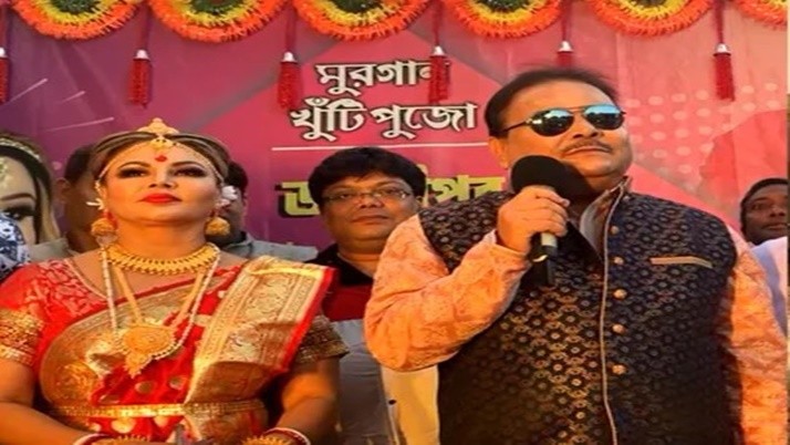 Rakhi Sawant in Kolkata for kali puja