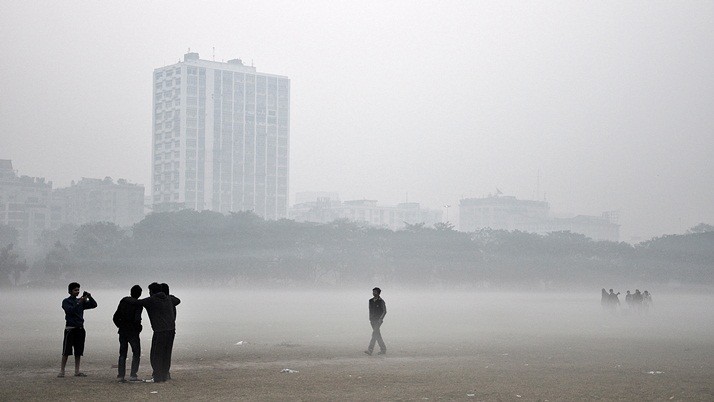 Foggy Weather: Mercury is starting to descend again, the city of dawn covered with a sheet of fog