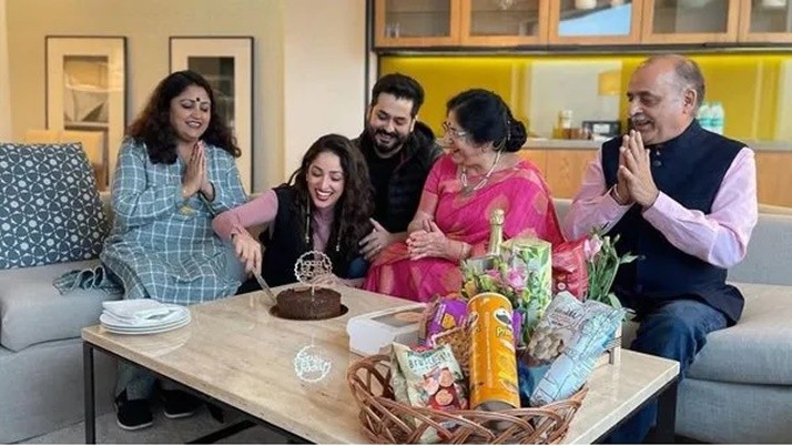 Yami Gautam celebrated her 1st month of marriage with family