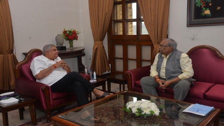 Dhankhar-Commission: Dhankhar in a meeting with the State Election Commissioner again