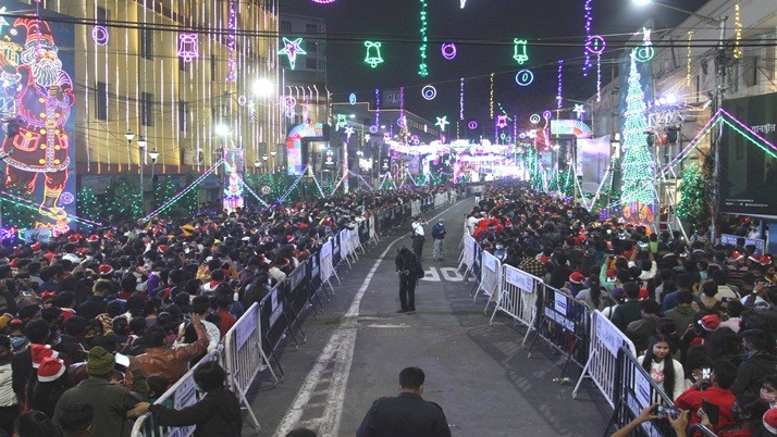 Christmas-Omicron: The city dwellers are overwhelmed with the joy of Christmas, Omicron is increasing panic