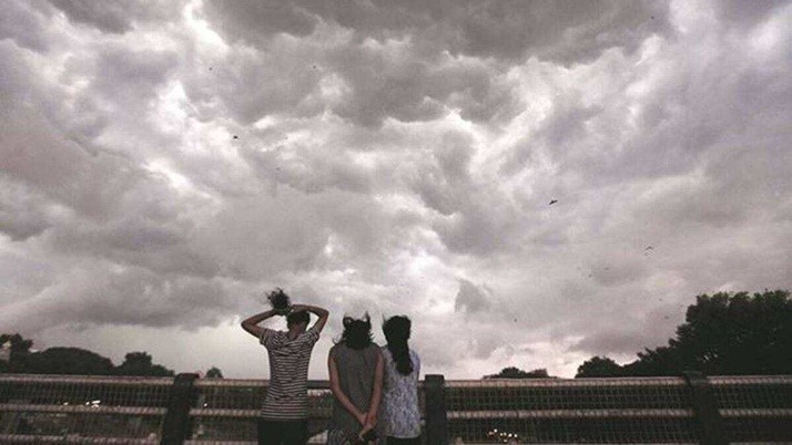 The temperature is rising, waiting for the worship of Bagdevi with rain on the head