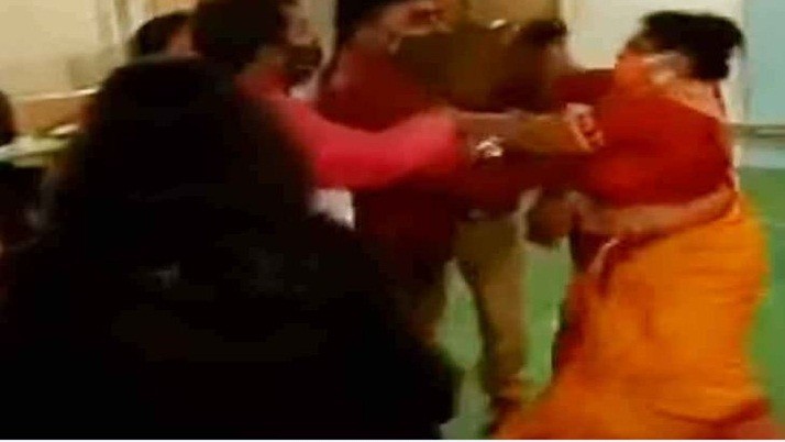 Two female candidates clash in booth to catch fake voters