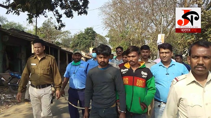 The police carried out a road march with the thieves wearing ropes around their waists to identify the people as thieves