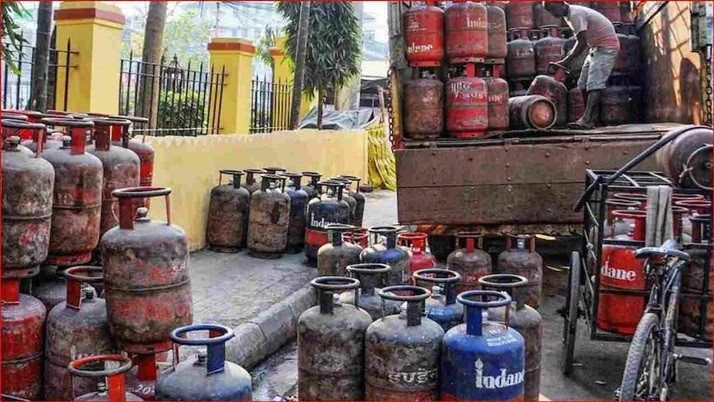 Commercial cooking gas increased by 108 rupees in one leap to 2095 rupees!