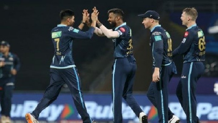Gujrat Titans beat Rajastan Royals by 37 runs and reach top of the table.