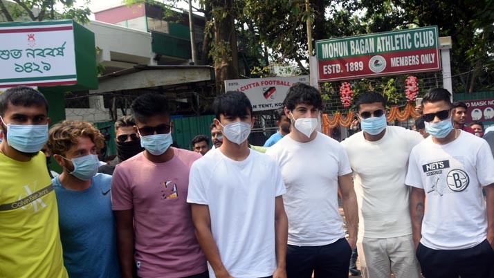 Ex-Secretary Srinjoy Basu did nit came at Mohon Bagan Club at "Barpujo".