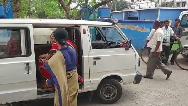 Three women were arrested for smuggling distilled liquor with low income