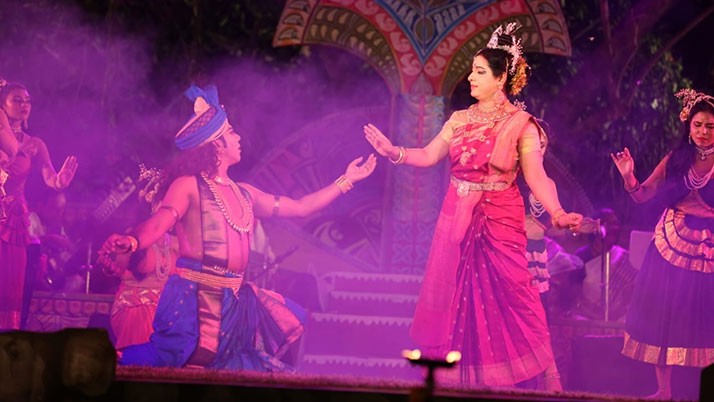 Donna Ganguly shook the stage after returning from London