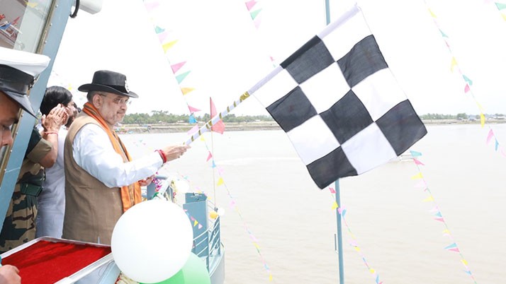 The Union Home Minister has targeted the local administration for infiltrating the border