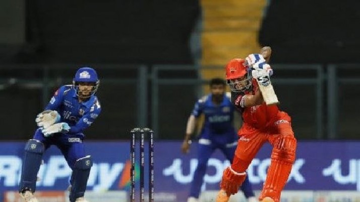 Sunrisers Hyderabad reach big score against Mumbai Indians