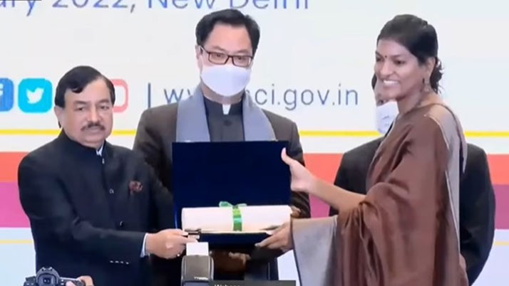 assam ias Keerthi Jalli walk barefoot in flood hit areas