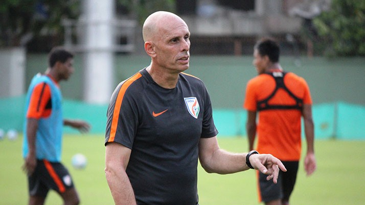 Constantine signed the contract of East Bengal and sent it, when was the signature of Emami?