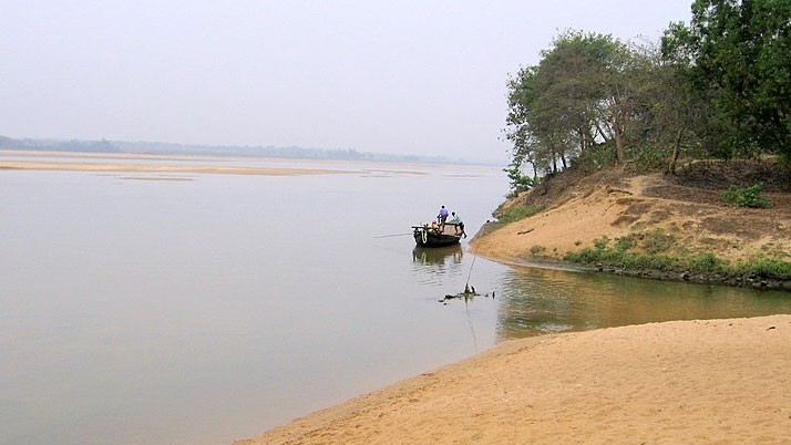 Two young men went missing after the boat overturned, divers landed in Damodar for searching