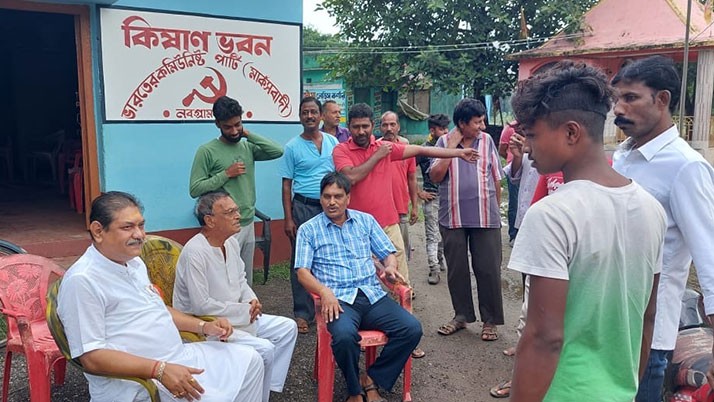 Pandebeshwar Trinamool MLA Hoisting National Flag at CPM's Kisan Bhavan in Industrial Area