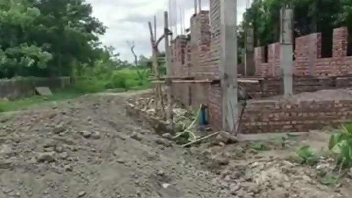 Smuggling soil in the dark of night by ignoring the administration's order
