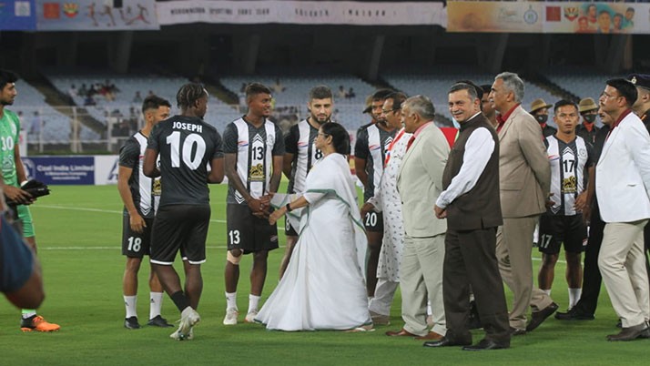 Chief Minister Mamata Banerjee kicks football, Mohammedans start with victory