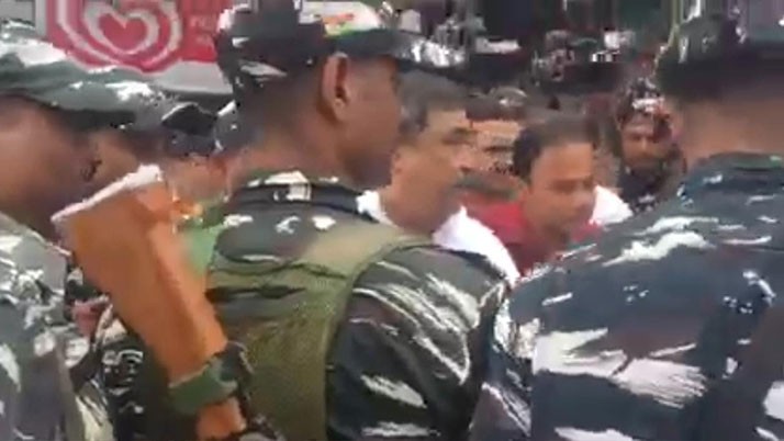 On the way to the CBI court in Asansol, Anubrata's car stopped at Shaktigarh