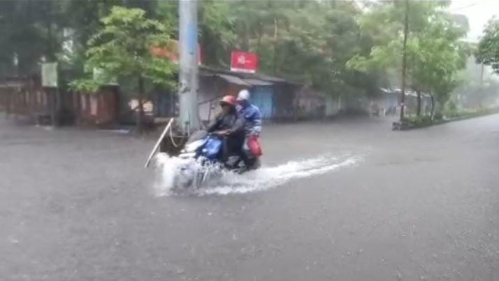 Jalpaiguri is flooded with heavy rain since morning