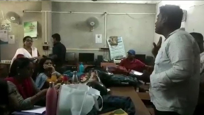 Jamalpur student leader threatens teachers and college workers participating in strike for non-payment of DA