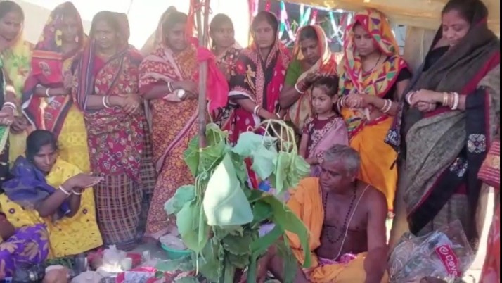 Observance of Manthan Shashti of Gopivallabhpur for the well being of children