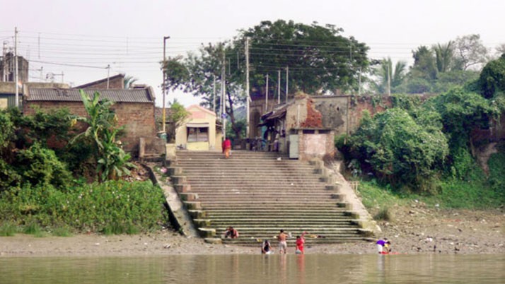 Killed again in Panihati! Four friends allegedly cut their throats and cremated themselves in the river Ganga due to a dispute over drinking among friends, four were arrested.