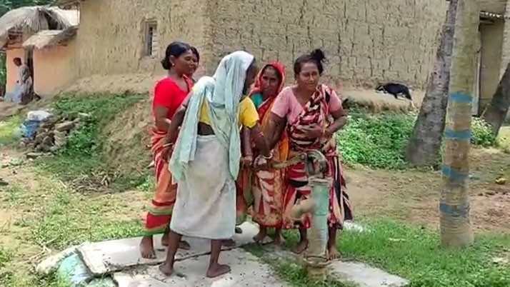 There is no tap  but no water, Shilakot village of Vatar is crying due to water crisis