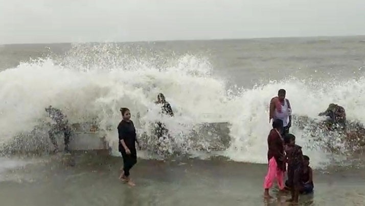 Deep depression, high tide in Digha, orange warning in several districts