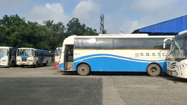 Ordinary people are in trouble due to irregular train and bus services in the run up to Puja