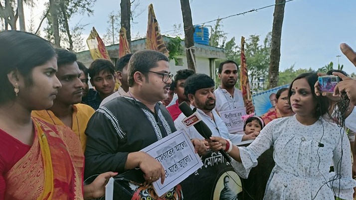Bengali's 'Teacher's Day' was celebrated across Bengal at the initiative of the Bangla Pokkho