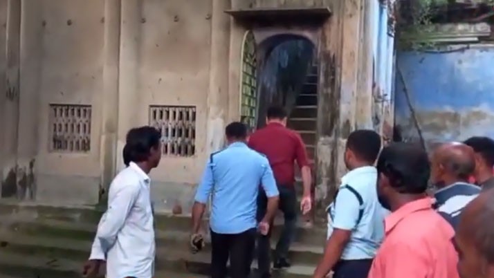 There was a sensation in Kalna around the discovery of a person's body in a bloody state