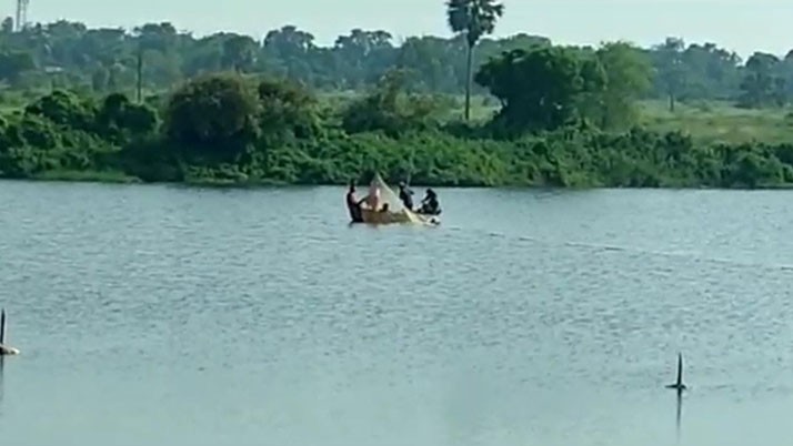 A young man died while floating with a small boat for hobby