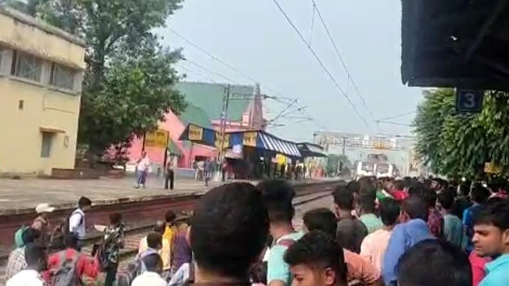 Instead of keeping local trains at Khana for a long time