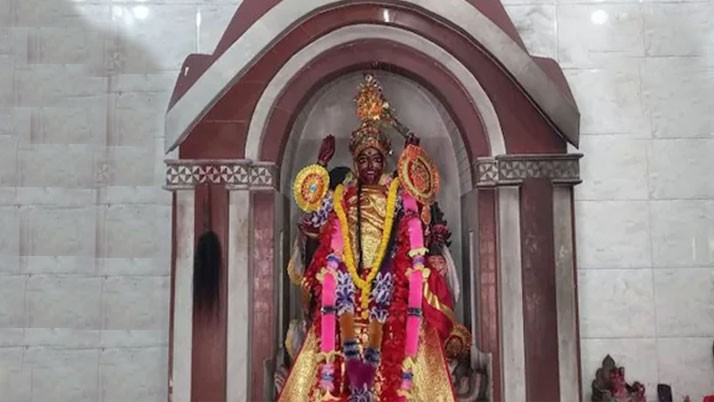 Duralbha Kali of Bardhaman is worshiped as Kali, Durga, Chandi and Vipattarini in the same organ.