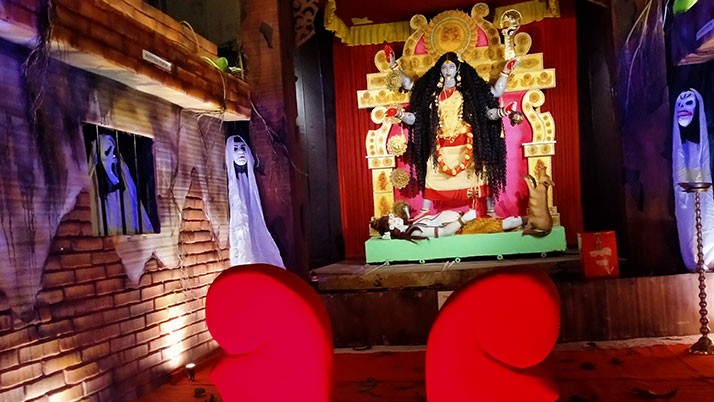 Leaving the Twin Towers, people crowded into the 'burnt house' of  Rudrani ma kali at Harinarayanpur