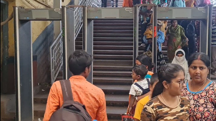 Rail commuters are concerned about lax security in Burdwan city