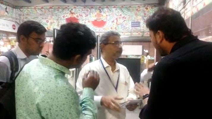 Disruption in train movement on Burdwan Howrah main line, passengers protest
